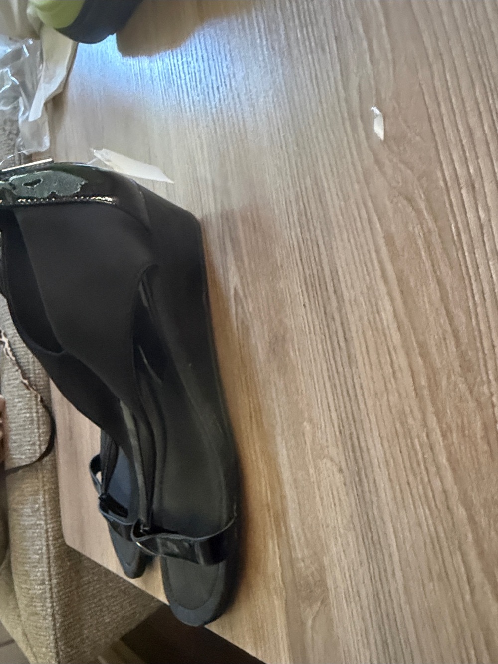 Donald J. Pliner Black Women’s Toe-Post Sandal - Picture 15 of 16